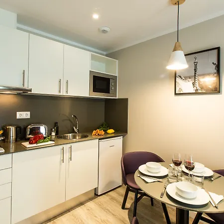 호텔 레오나르도 부티크 사그라다 파밀리아 3*